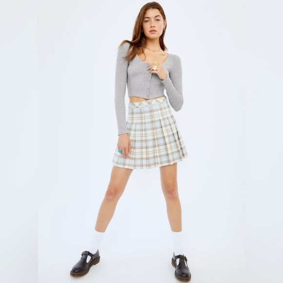 Azitzia Sunday Best Holly Cardigan Button Up Crop Top In Black - Picture 1 of 3